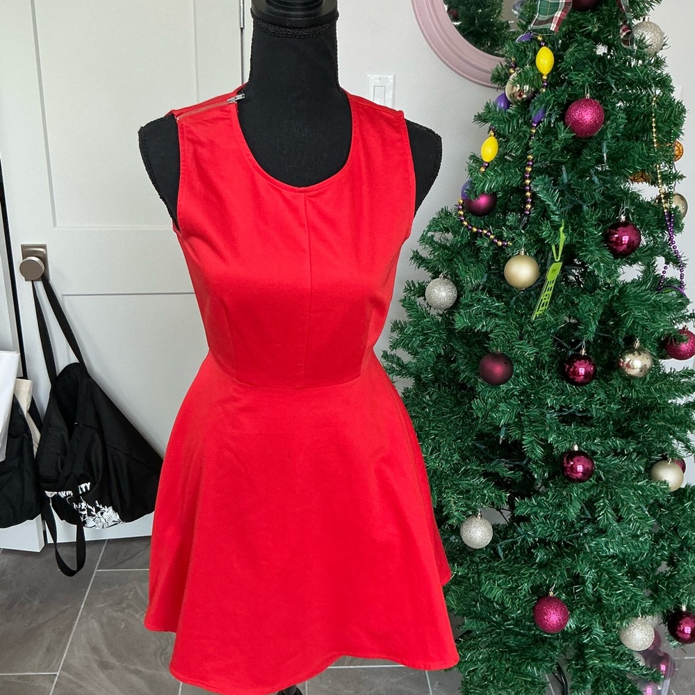 Elegant Red Sleeveless Dress